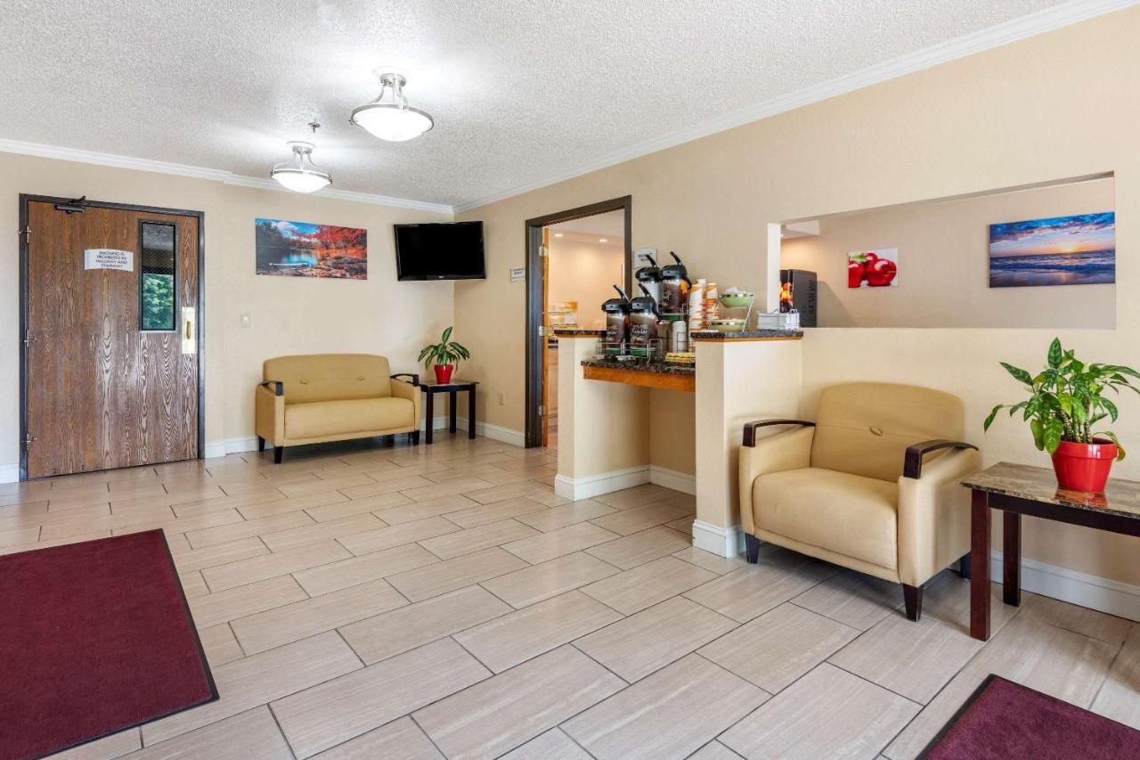 Quality Inn سانفورد المظهر الخارجي الصورة